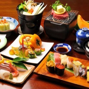 vários pratos japoneses